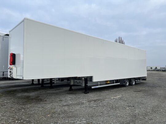 Dustproof semi-trailer